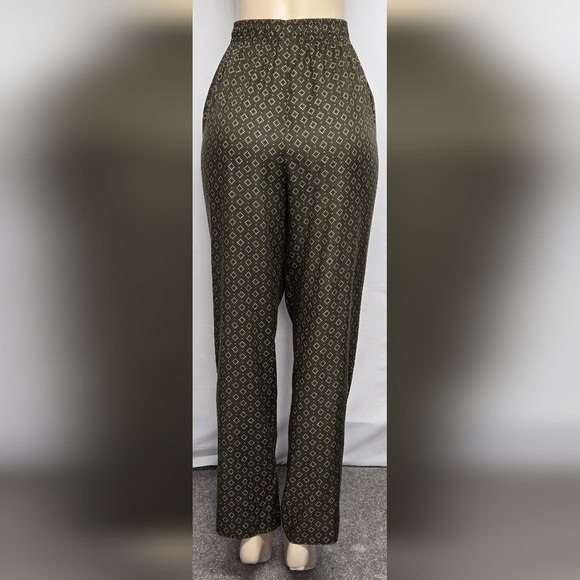 Alfred Dunner 16 Slacks Pants Lightweight Elastic Waist Silky Fabric Olive Green - Picture 3 of 5